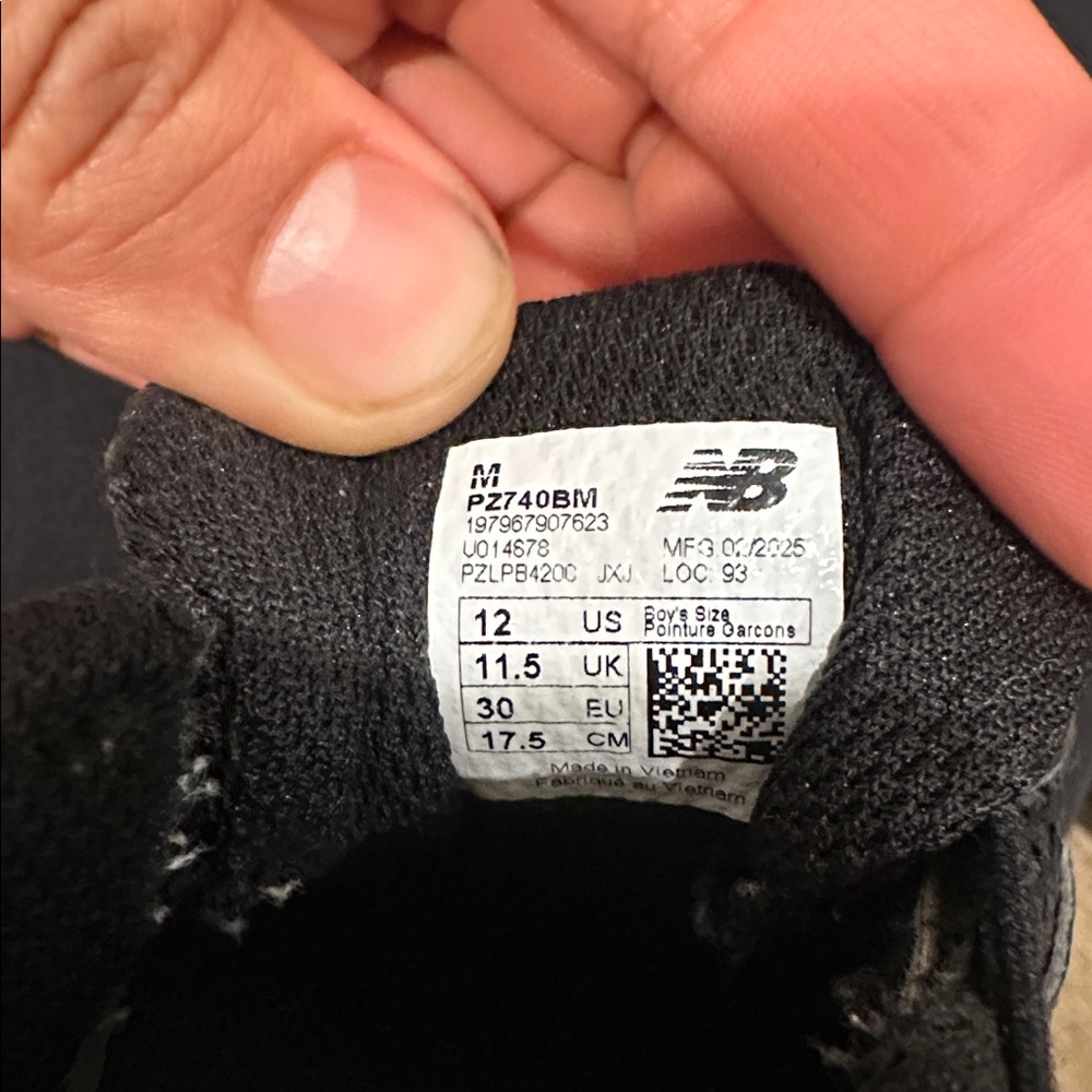 New Balance 740 Kids Black Sneakers - Picture 5 of 6